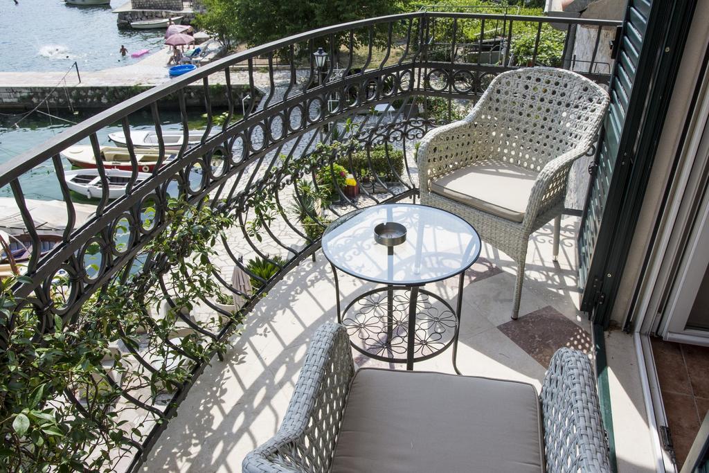 Lukiduki At The -