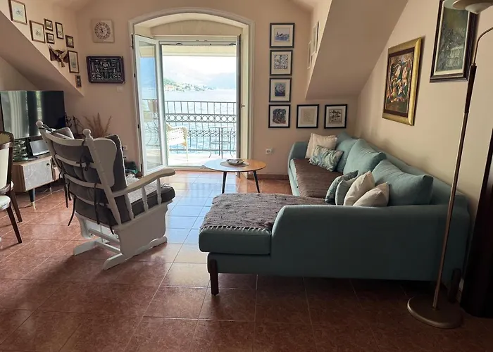 Apartment Lukiduki At The Beach - Kotor