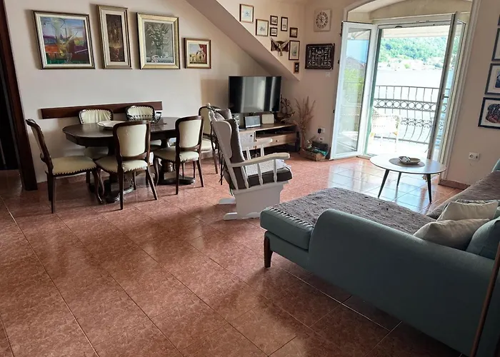 Apartment Lukiduki At The Beach - Kotor