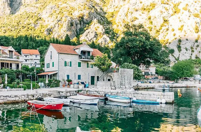 Apartment Lukiduki At The Beach - Kotor